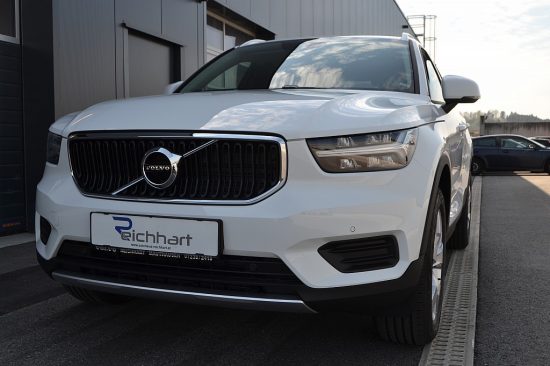 Volvo XC40 T2 Momentum Pro Geartronic bei Autohaus Reichhart in 