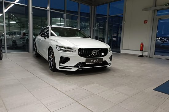 Volvo V60 T8 AWD Recharge PHEV Polestar Engineered Geartronic bei Autohaus Reichhart in 